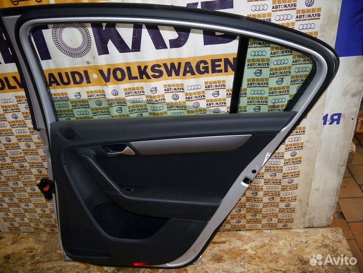 Дверь задняя правая VW Пассат B7 Б7 серебро