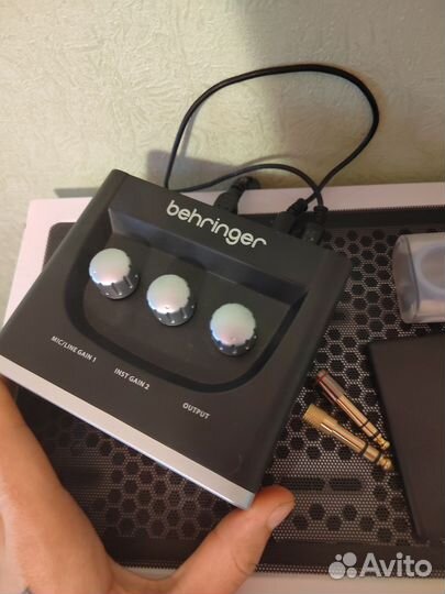 Внешняя звуковая карта behringer u-phoria um2