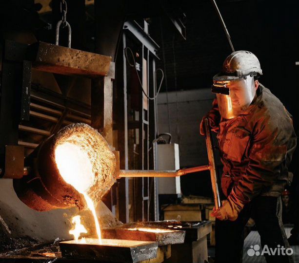 Рабочий в литейный цех