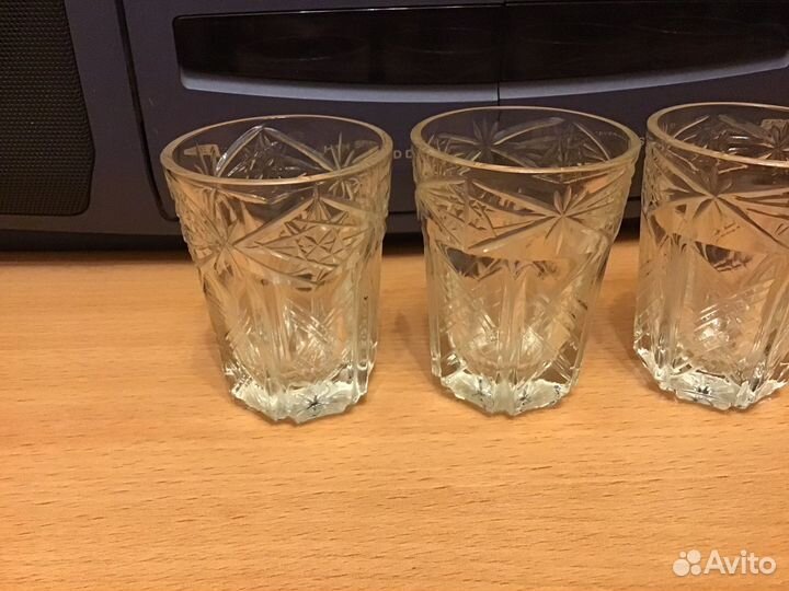 Хрустальный графин и стопки