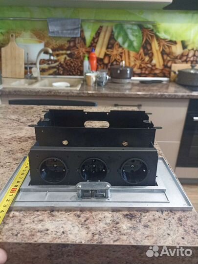 Встраиваемый в столешницу выдвижной удлинитель