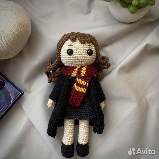 Вязаная интерьерная кукла