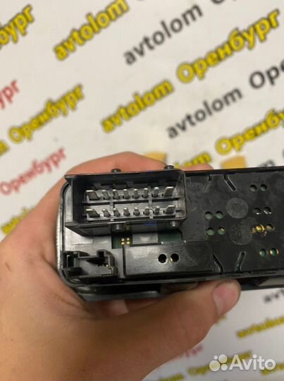 Блок управления стеклоподъемниками Citroen C3 A51