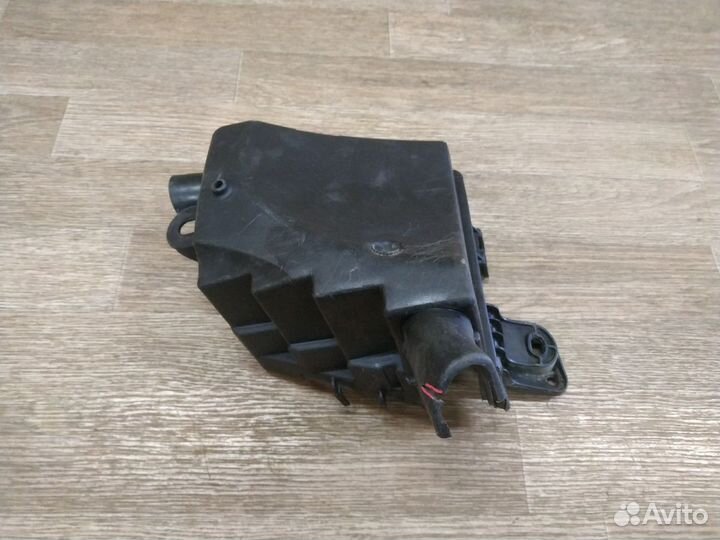 Корпус блока предохранителей Renault Logan Sandero