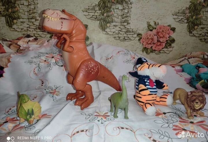 Игрушки пакетом для мальчика, трек, динозавр,машин