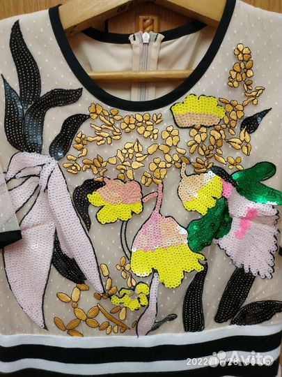 Платье нарядное 46