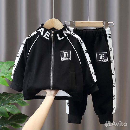 Костюм детский новый