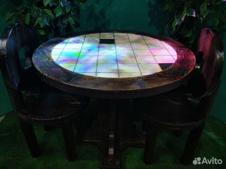 Столы и стулья из массива дерева в отл.состоянии