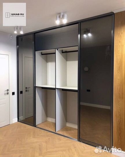 Книжный шкаф