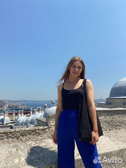 Администратор, менеджер по бронированию, бариста