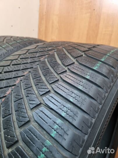 Yokohama BluEarth Winter V906 305/40 R20