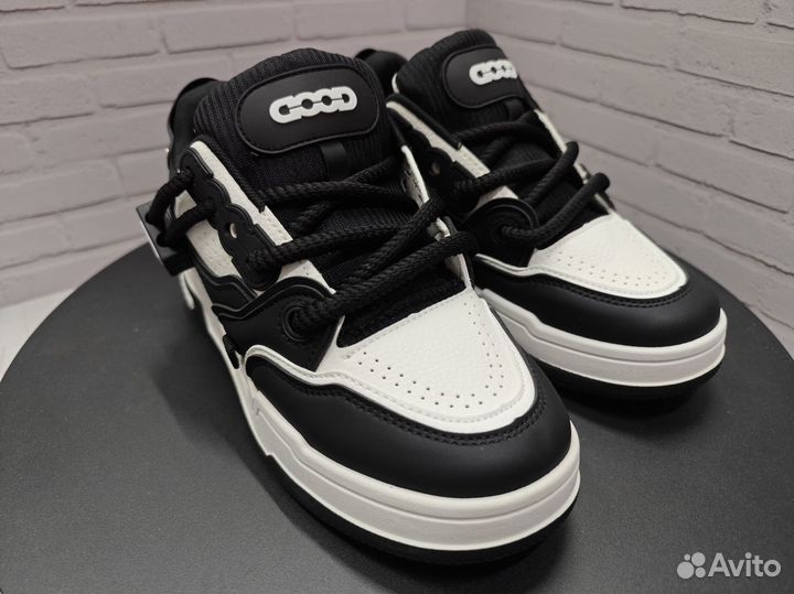 Бело-Черные кроссовки женские 38 размер 24,0 см