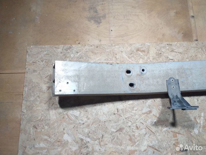 Усилитель бампера Toyota Land Cruiser Prado 150