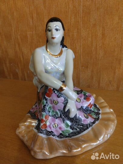 Статуэтка фарфор 