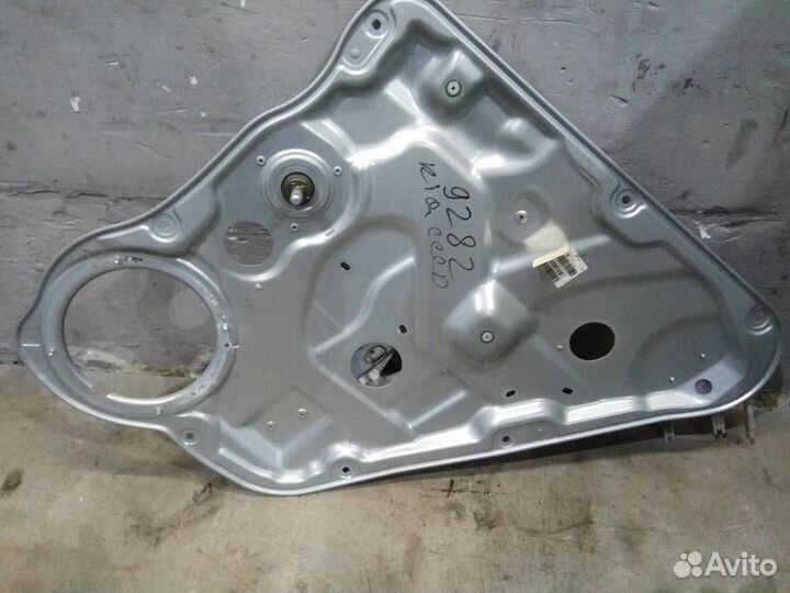 Стеклоподъемник механ. задний правый от Kia Ceed