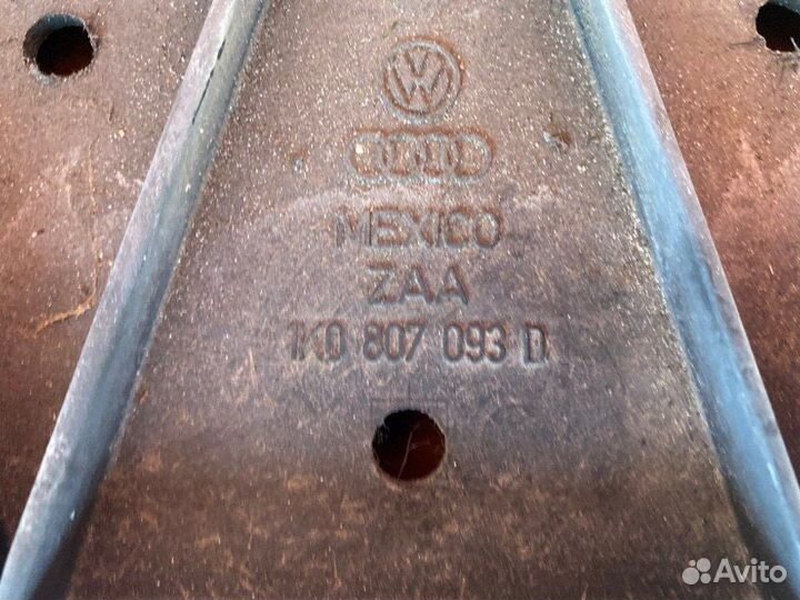 Усилитель бампера передний Vw Jetta седан BXE 2006