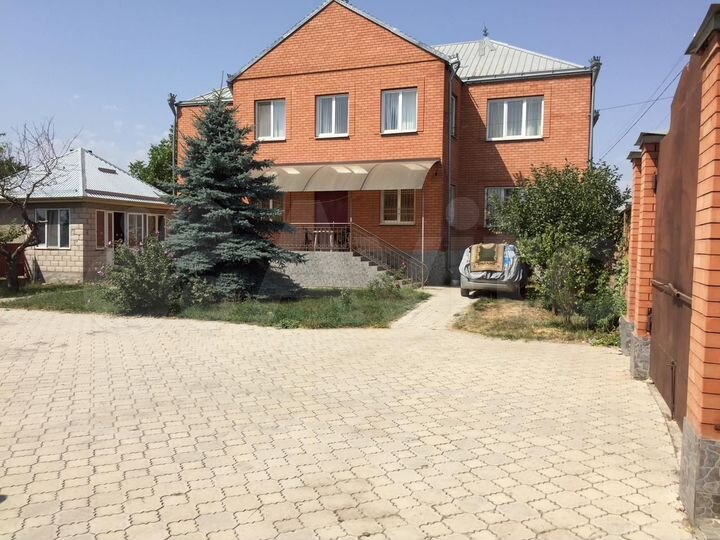 Дом 380 м² на участке 14 сот.