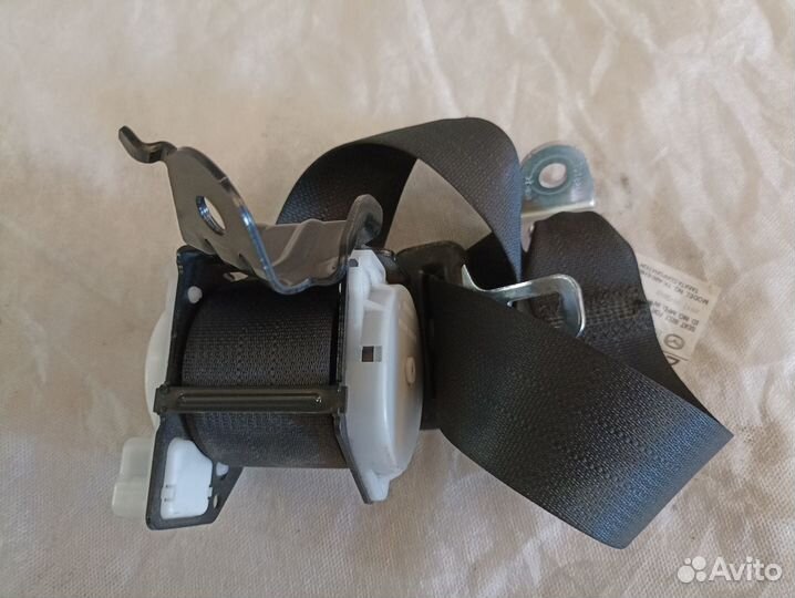 Mazda 3 BL Ремень безопасности задний правый