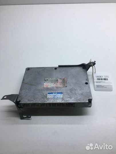 Блок управления двс Toyota Isis ANM10G 1azfse