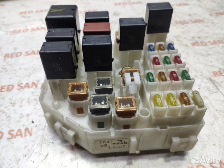 Блок предохранителей Toyota Rav 4 ACA21R 1azfe