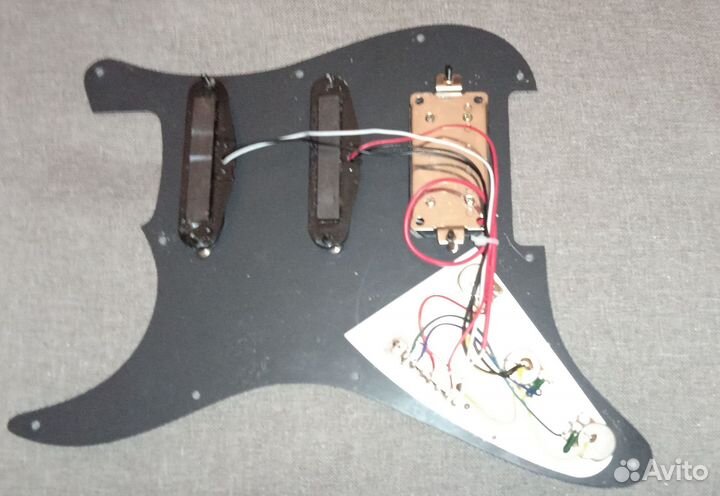 Звукосниматели и пикгард