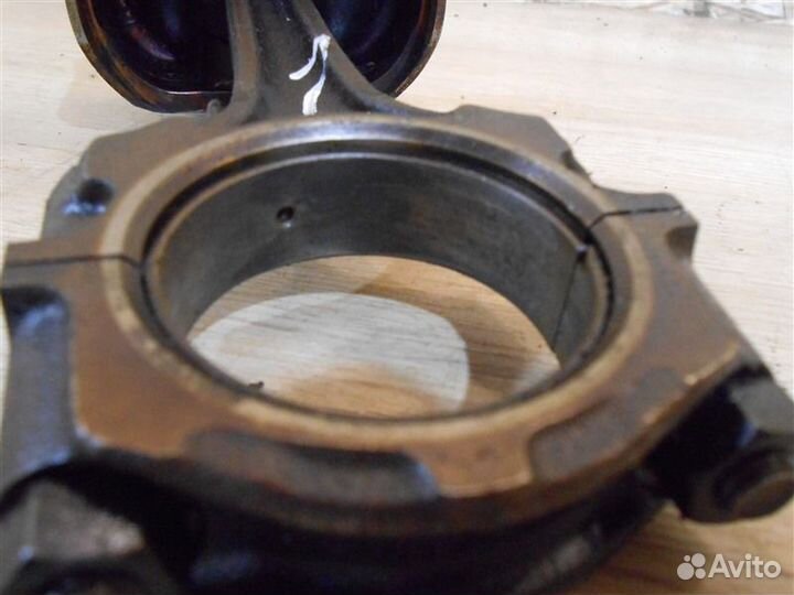 Поршень с шатуном Nissan Bluebird U14 1.8