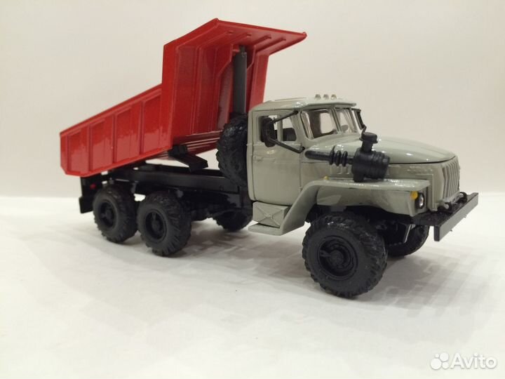 Коллекционная модель урал 55571 пр-во элекон 1:43