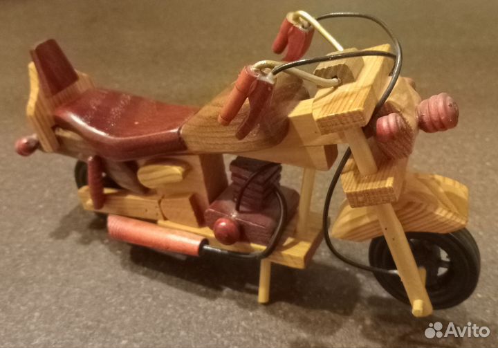 Модель мотоцикла, дерево