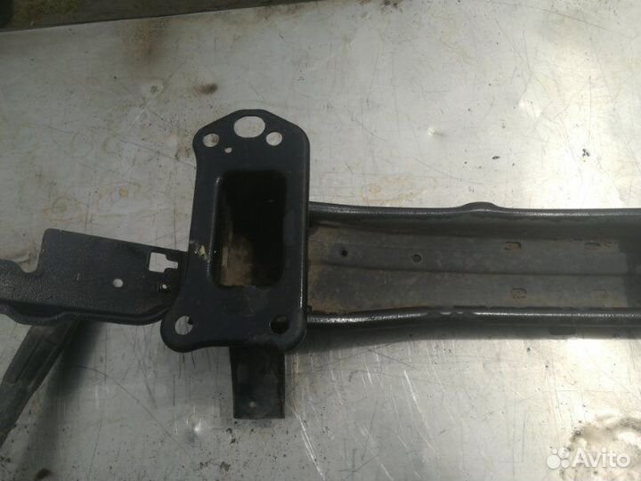 Усилитель переднего бампера Kia Sorento 2 XM