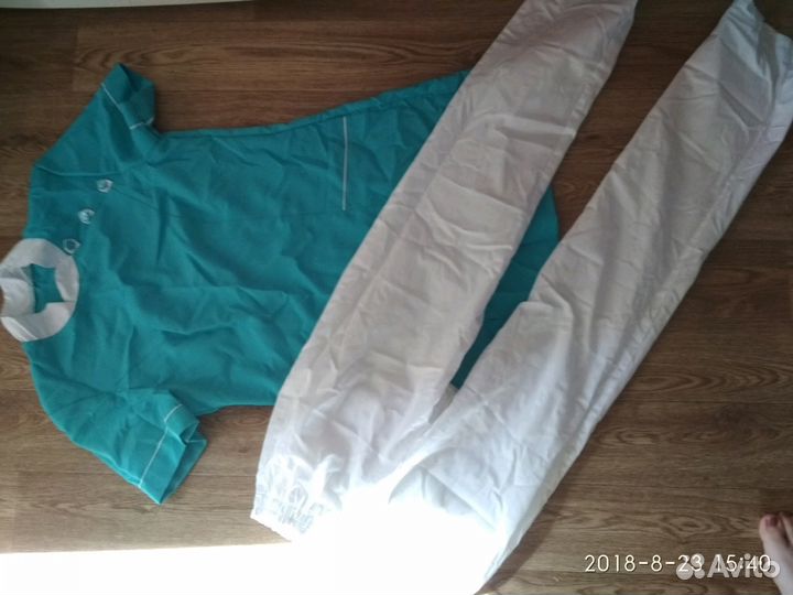 Медицинские костюмы и халаты