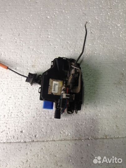 Замок передний без доводчика на Audi A8 D3