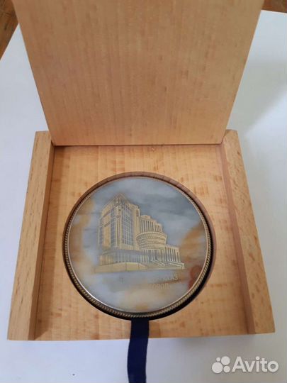 Медаль из натурального камня