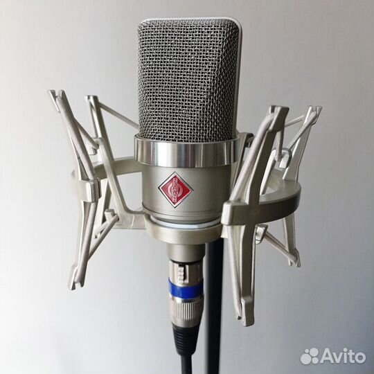 Neumann TLM 102(replica) студийный микрофон
