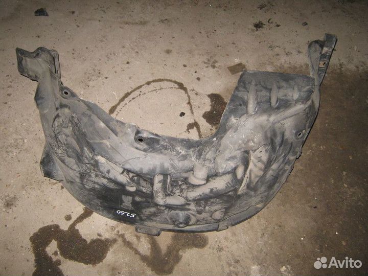 Подкрылок передний правый Land Rover Discovery 3