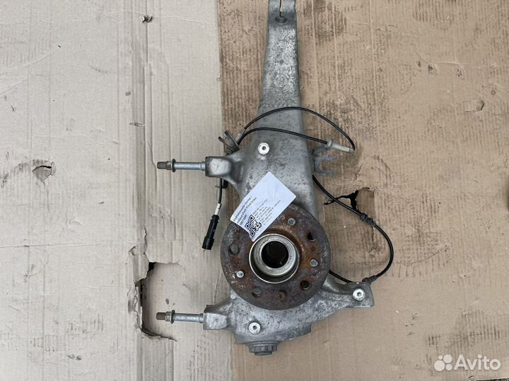 Кулак передний правый на BMW M8 F91 F92