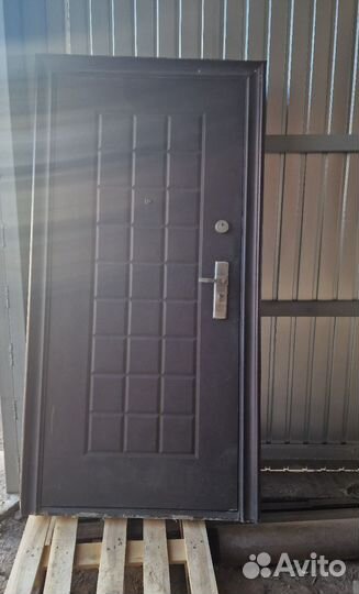 Дверь входная металлическая