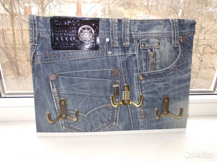 Вешалка для одежды, настенная. 