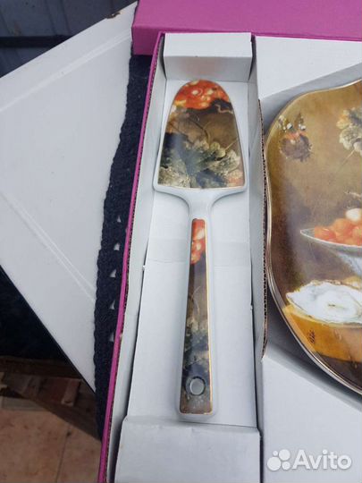 Блюдо и лопаточек для торта