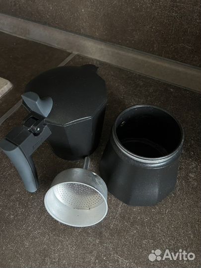 Гейзерная кофеварка Rondell Kafferro