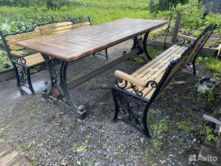 Стол и лавочки