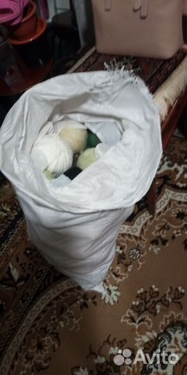 Шерстяные нитки разные