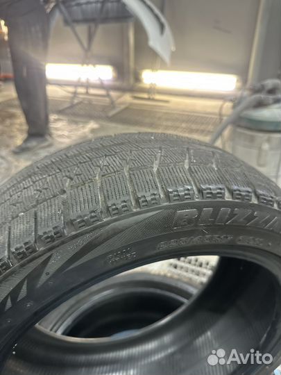 Bridgestone Blizzak VRX 225/45 R17 и 245/40 R17