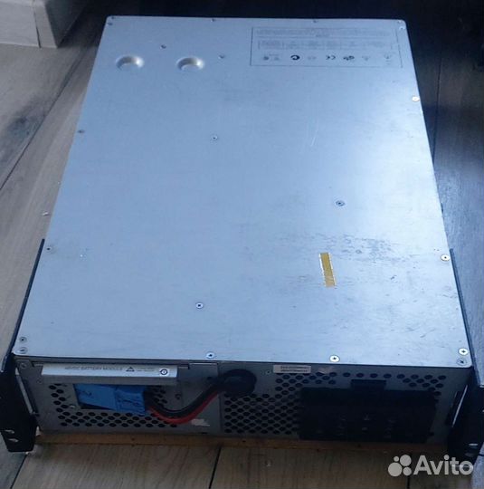 Ибп бесперебойник SUA3000rmxli3U