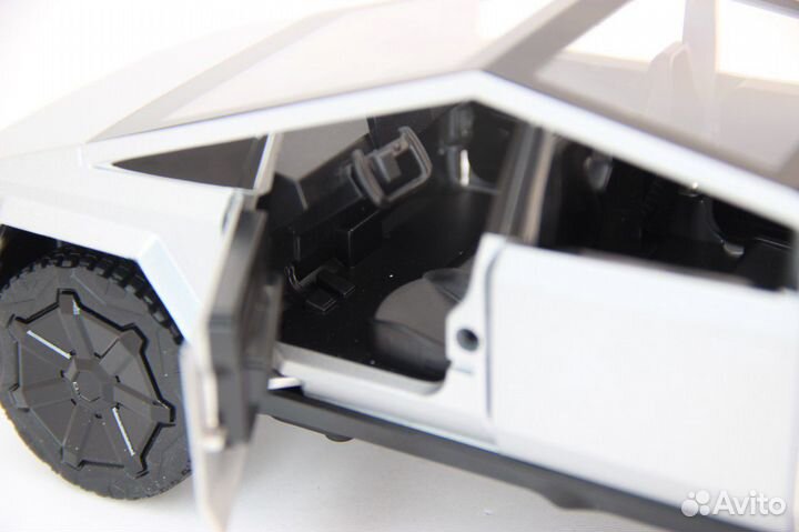 Металлическая машинка Tesla CyberTruck