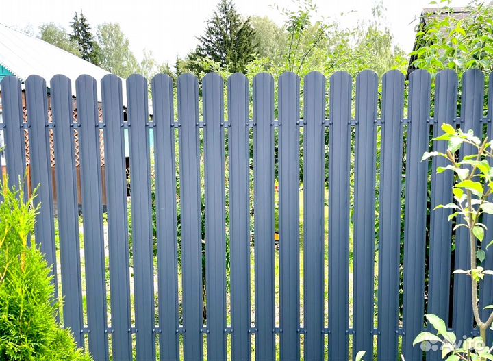 Забор из профнастила, откатные ворота