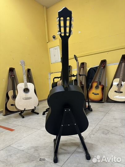 Классическая гитара черная матовая