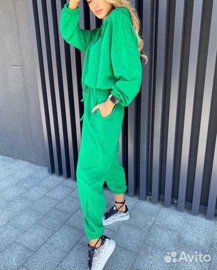 Спортивный костюм женский