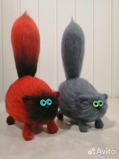 Толстые пушистые коты,вязаная игрушка