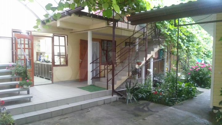 Комната 12 м² в 8-к., 1/3 эт.