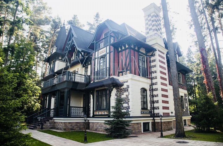 Дом 980 м² на участке 27 сот.